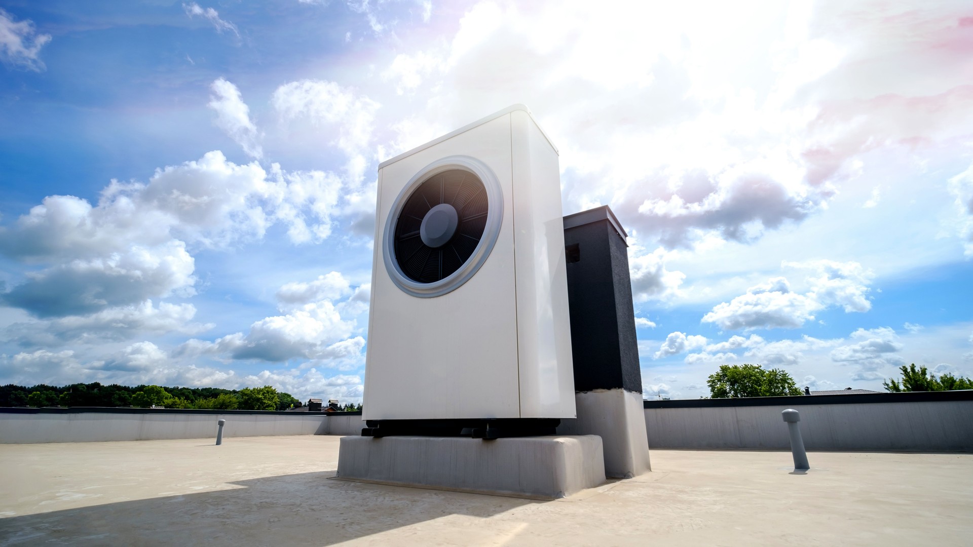 Pompe à chaleur pour systèmes solaires sur le toit de la maison